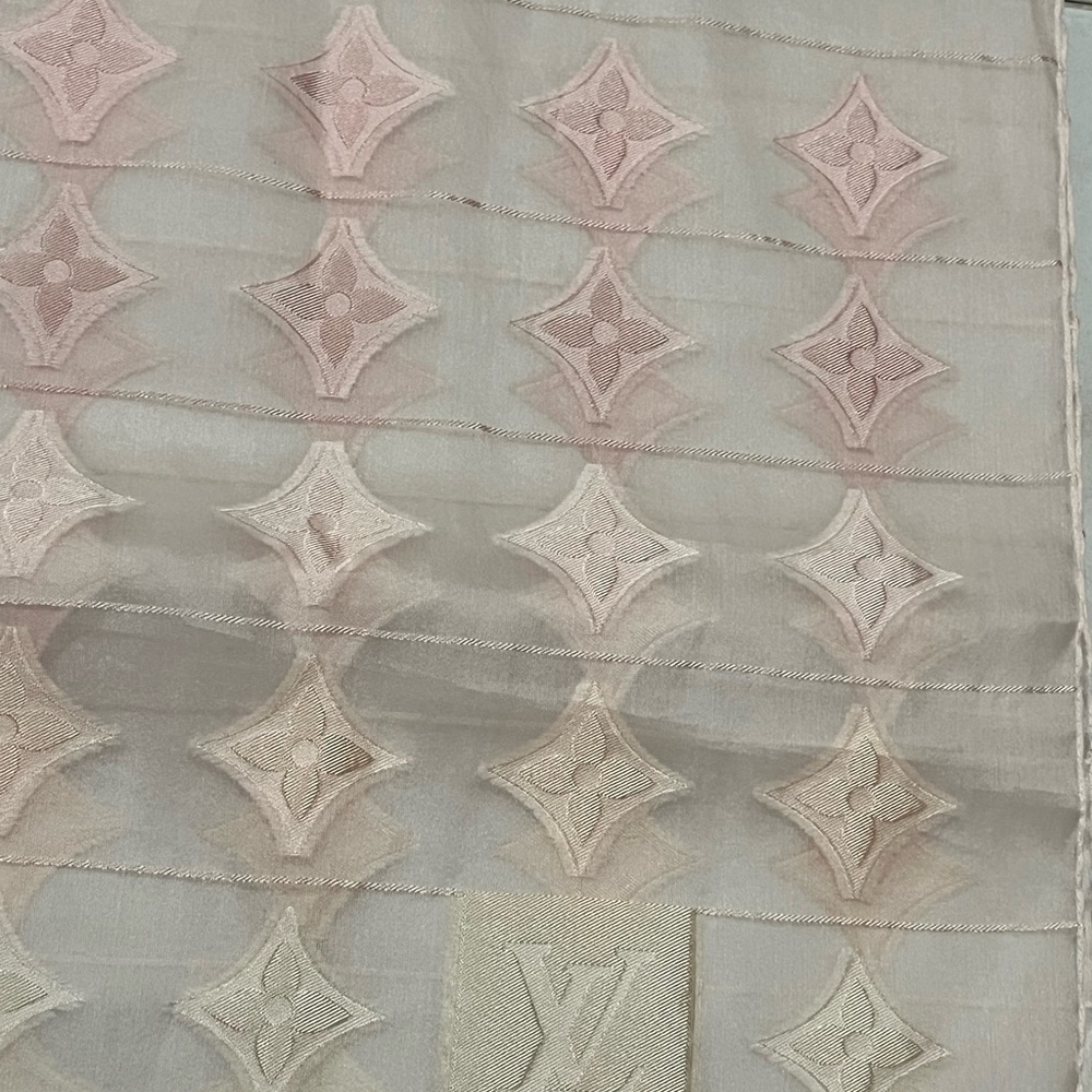 Louis Vuitton pink 100% silk scarf - Picture 3 of 4